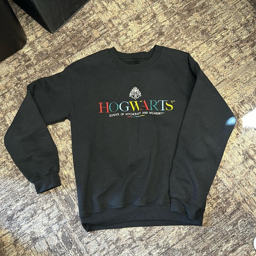 Lunchbox size small Hogwarts crew neck sweater